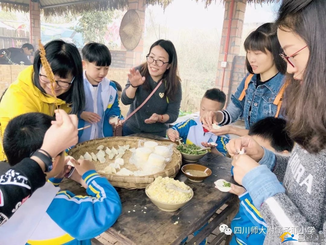 今天的午饭,得自己挣钱买【川师圣菲】一秒钟让你从家"走到"圣菲是