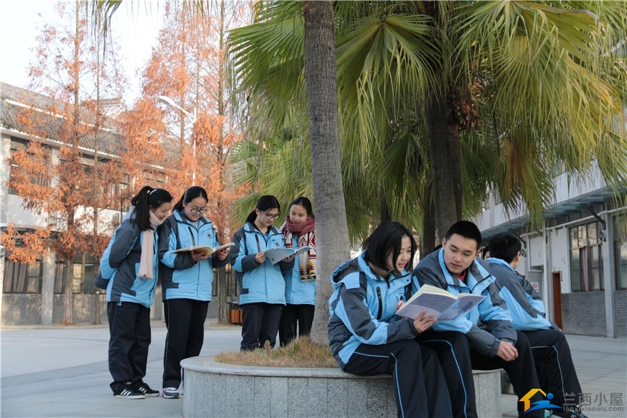 师大一中麓山校区校服图片