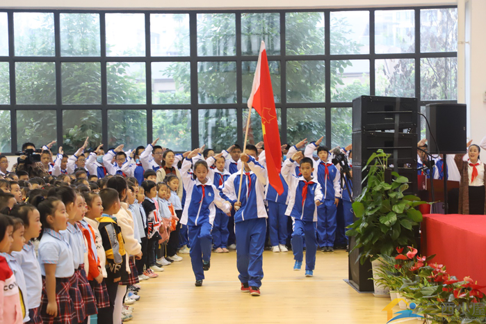 文翁少年,薪火相传 ——石室天府中学附属小学庆祝建队71周年暨新队员